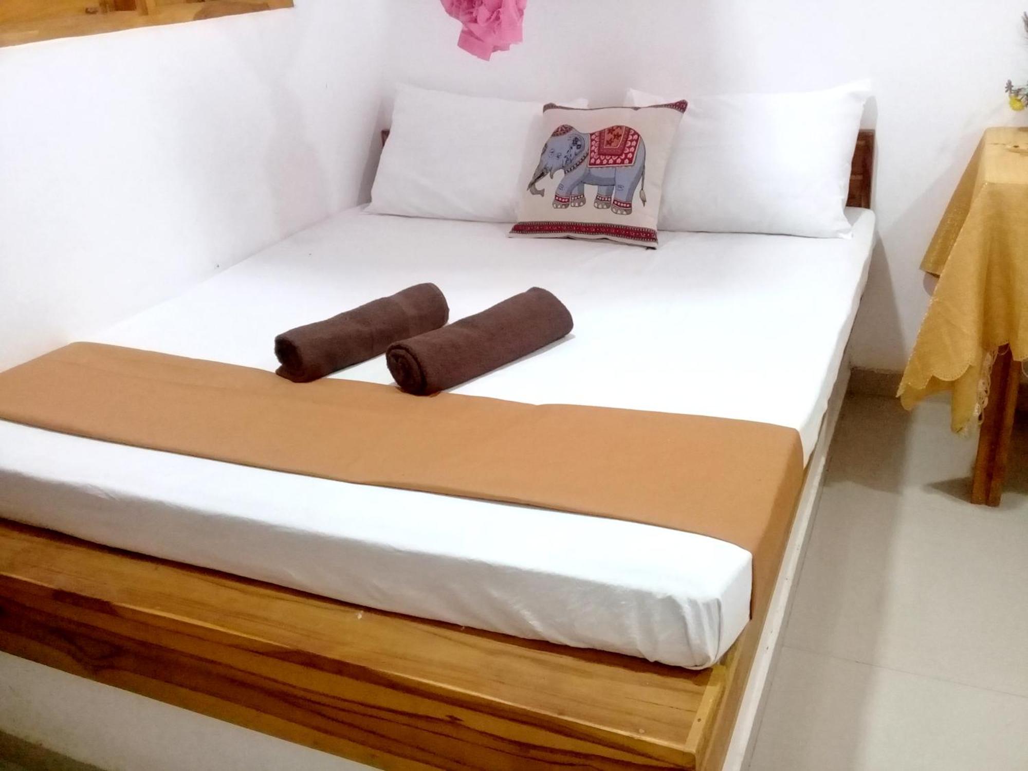 River Side & Swimming Pool Bed & Breakfast Udawalawe Exterior photo